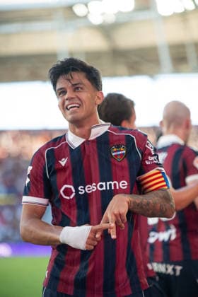 August 29, 2026, Valencia, Alicante, Spain: VALENCIA, SPAIN - AUGUST 29: 7 ROGER BRUGUE celebrates his goal against during the match between Levante UD and Real Betis, from LaLiga EASports, matchweek 3, disputed at the Ciutat de Valencia, Valencia Valencia Spain - ZUMAc290 20260829_zsp_c290_028 Copyright: xJordixCantox