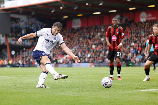 29th August 2026; Bournemouth, Dorset, England; Premier League Football, AFC Bournemouth versus Everton; James Tarkowski of Everton shoots at goal and scored in the 91st minutes for 1-1 HongboxChen