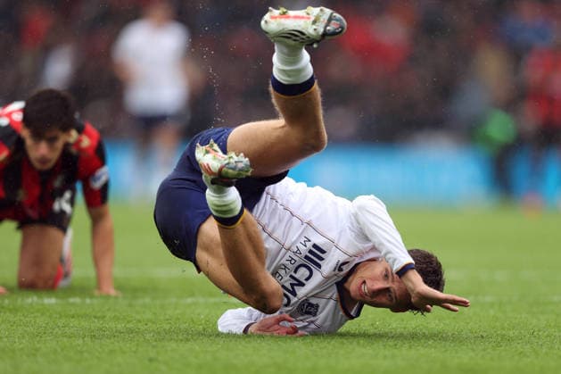 Bournemouth v Everton 29 August 2026 _ Premier League Football - Bournemouth v Everton - Harrison Armstrong of Everton takes a tumble - (Photo by Mark Leech). Bournemouth UK Copyright: xMarkxLeechxOffside