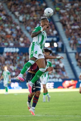 August 29, 2026, Valencia, Alicante, Spain: VALENCIA, SPAIN - AUGUST 29: 4 NATAN BERNARDO DE SOUZA head kick in front of 7 ROGER BRUGUE during the match between Levante UD and Real Betis, from LaLiga EASports, matchweek 3, disputed at the Ciutat de Valencia, Valencia Soccer 2026: Levante UD Vs Real Betis  - ZUMAc290 20260829_zsp_c290_030 Copyright: xJordixCantox
