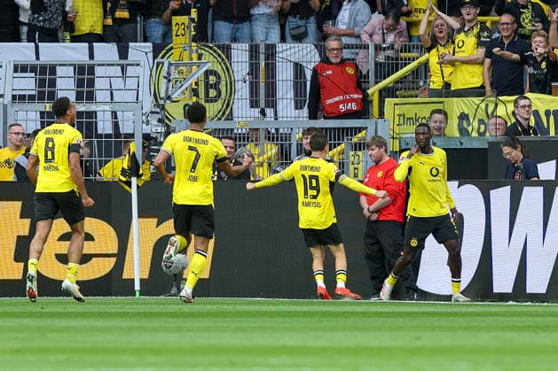 29.08.2026, GER, Fussball, Herren, Bundesliga , Saison 2026 2027, Borussia Dortmund - Hamburger SV Serhou Guirassy (BVB) Torjubel, jubelt nach seinem Treffer zum 1:0 Dortmund Signal-Iduna Park Nordrhein-Westfalen Deutschland *** August 29, 2026, GER, Soccer, Men s, Bundesliga, 2026–2027 Season, Borussia Dortmund vs. Hamburger SV, Serhou Guirassy, BVB, goal celebration, celebrating after scoring the 1–0 goal, Dortmund, Signal Iduna Park, North Rhine-Westphalia, Germany Copyright: xAdrianxSchlüterx
