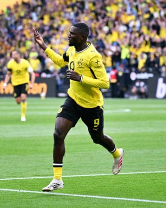 Dortmund, Germany, 1. Bundesliga, Matchday 1, Signal Iduna Park Dortmund, Bor. Dortmund vs Hamburger SV; Serhou Guirassy (BVB) celebrates after scoring the goal. Celebration, Joy, Action. *** Dortmund, Germany, Bundesliga 1, Matchday 1, Signal Iduna Park, Dortmund, Borussia Dortmund vs. Hamburger SV, Serhou Guirassy, BVB celebrates after scoring a goal, Celebration, Joy, Action