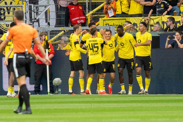 Jubel und Freude nach dem 1:0 Fuehrungstreffer durch Torschuetze Serhou Guirassy (Borussia Dortmund, 09), GER BVB Borussia Dortmund 09 vs. Hamburger SV, Fussball, Bundesliga, Spieltag 01, Saison 2026 2027, 29.09.2026 DFB DFL REGULATIONS PROHIBIT ANY USE OF PHOTOGRAPHS AS IMAGE SEQUENCES AND OR QUASI-VIDEO, GER BVB Borussia Dortmund 09 vs. Hamburger SV, Fussball, Bundesliga, Spieltag 01, Saison 2026 2027, 29.09.2026 Dortmund *** Jubilation and joy after the 1-0 opening goal by scorer Serhou Guirassy, Borussia Dortmund, 09, GER BVB Borussia Dortmund 09 vs. Hamburger SV, Soccer, Bundesliga, Matchday 01, 2026–2027 Season, September 29, 2026 DFB DFL regulations prohibit any use of photographs as image sequences and or quasi-video, GER BVB Borussia Dortmund 09 vs. Hamburger SV, soccer, Bundesliga, Matchday 01, 2026–2027 season, September 29, 2026, Dortmund Copyright: xEibner-Pressefoto FabianxFriesex EP_FFE