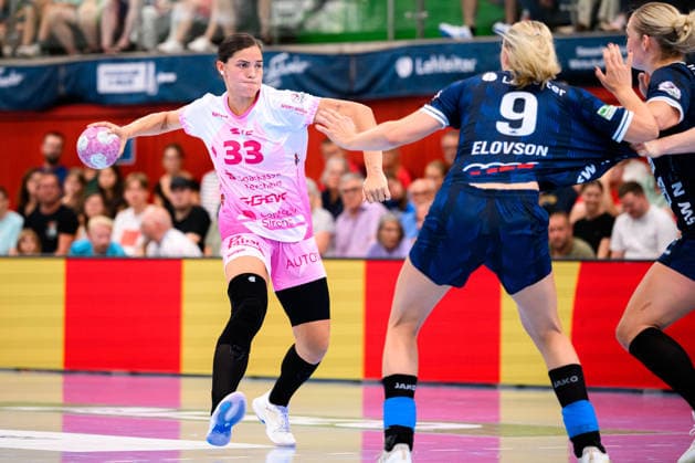 Neckarsulm: HBF - Sportunion Neckarsulm - HSG Bensheim Auerbach v.li. Lucie-Marie Kretzschmar (Bensheim), Fanny Elovson (Neckarsulm) Neckarsulm Ballei Baden-Württemberg Deutschland