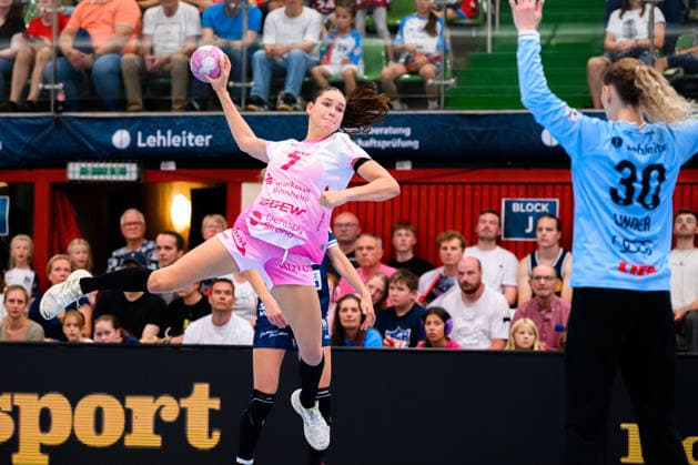 Neckarsulm: HBF - Sportunion Neckarsulm - HSG Bensheim Auerbach Chiara Rohr (Bensheim), Torhueterin Annie Linder (Neckarsulm) Neckarsulm Ballei Baden-Württemberg Deutschland
