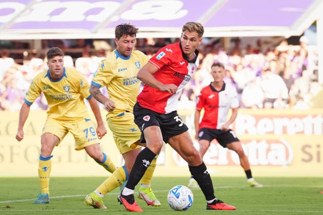 FiorentinaÕs Pietro Pellegrino fights for the ball with FrosinoneÕs Filippo Calo during the Serie A soccer match between Fiorentina and Frosinone at the Artemio Franchi Stadium in Florence, north Italy - Saturday, August 29, 2026 -  Copyright: xMassimoxPaolone LaPressex