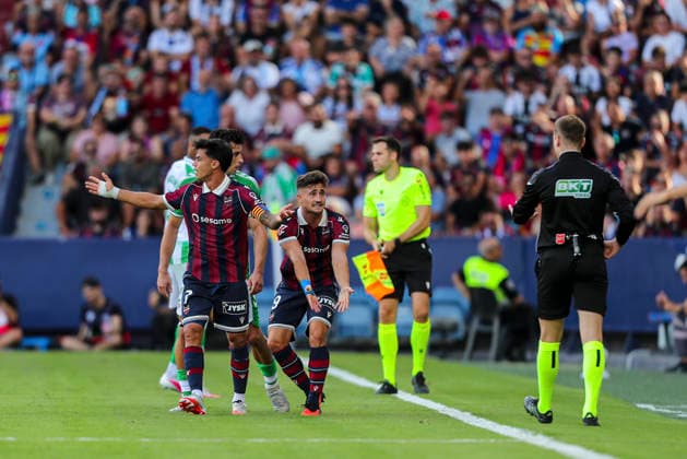 August 29, 2026, Valencia, Valencia, SPAIN: Ivan Romero of Levante UD protest during the Spanish league, LaLiga EA Sports, football match played between Levante UD and Real Betis Balompie at Ciutat de Valencia stadium on August 29, 2026, in Valencia, Spain. Valencia SPAIN - ZUMAa181 20260829_zaa_a181_077 Copyright: xIvanxTerronx