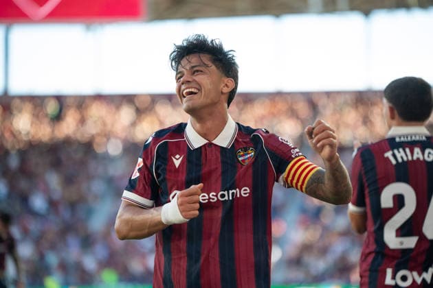 August 29, 2026, Valencia, Alicante, Spain: VALENCIA, SPAIN - AUGUST 29: 7 ROGER BRUGUE celebrates his goal against during the match between Levante UD and Real Betis, from LaLiga EASports, matchweek 3, disputed at the Ciutat de Valencia, Valencia Soccer 2026: Levante UD Vs Real Betis  - ZUMAc290 20260829_zsp_c290_037 Copyright: xJordixCantox