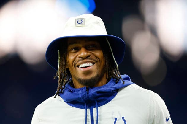 INDIANAPOLIS, IN - AUGUST 29: Indianapolis Colts running back Jonathan Taylor (28) walks on the field prior to the start of a NFL, American Football Herren, USA preseason game between the Detroit Lions and the Indianapolis Colts on August 29, 2026 at Lucas Oil Stadium in Indianapolis, IN. (Photo by Jeffrey Brown Icon Sportswire) NFL: AUG 29 Lions at Colts EDITORIAL USE ONLY Icon082926008