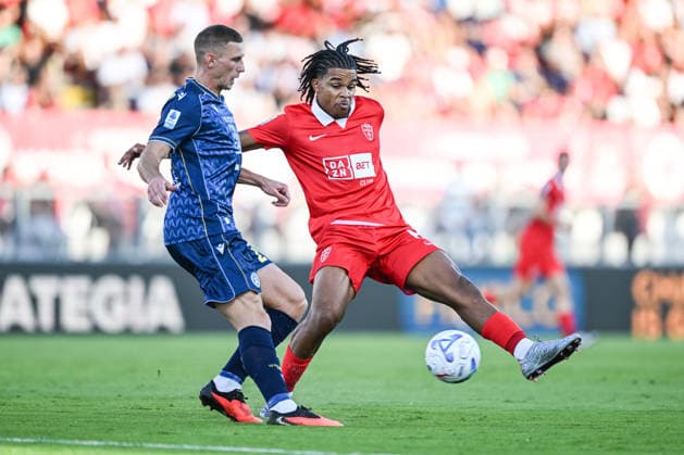 Udinese e Jakub Piotrowski and Monza s Manga Foe Ondoa in action during the Serie A soccer match between AC Monza and Udinese Calcio the Brianteo Stadium in Monza, north Italy - August 29, 2026. - Soccer.  Copyright: xTizianoxBellabio LaPressex