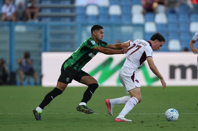 Sassuolo™s Simone Cinquegrano fights for the ball with Torino™s Alessio Cacciamani during the Serie A soccer match between Sassuolo and Torino at the Mapei Stadium in Reggio Emilia, north east Italy - August 29, 2026. - Soccer  Copyright: xGiannixSantandrea LaPressex