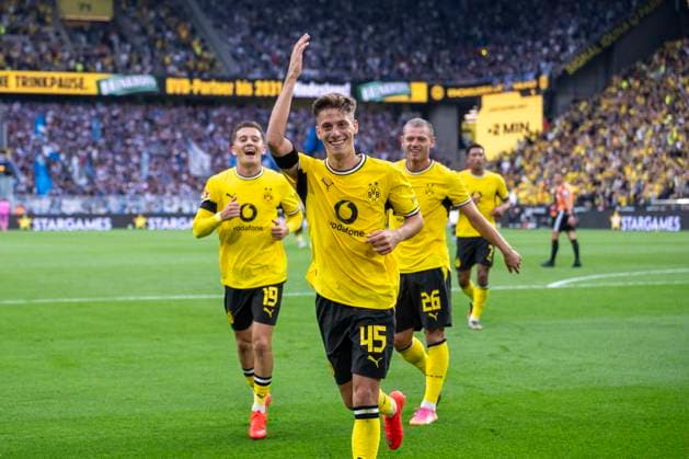 29.08.2026: Fußball, 1. Bundesliga: Borussia Dortmund - Hamburger SV, im Signal-Iduna-Park. Giannis Konstantelias (Borussia Dortmund) jubelt nach seinem Tor zum 2:0. WICHTIGER HINWEIS: Gemäß den Vorgaben der DFL und des DFB ist es untersagt, in dem Stadion und oder vom Spiel angefertigte Fotoaufnahmen in Form von Sequenzbildern und oder videoähnlichen Fotostrecken zu verwerten bzw. verwerten zu lassen. *** August 29, 2026 Soccer, Bundesliga 1: Borussia Dortmund vs. Hamburger SV, at Signal Iduna Park. Giannis Konstantelias of Borussia Dortmund celebrates after scoring the goal that made it 2–0. IMPORTANT NOTICE: In accordance with DFL and DFB regulations, it is prohibited to use or allow the use of photographs taken in the stadium and or during the game in the form of sequential images and or video-like photo series Copyright: xDavidxInderliedx