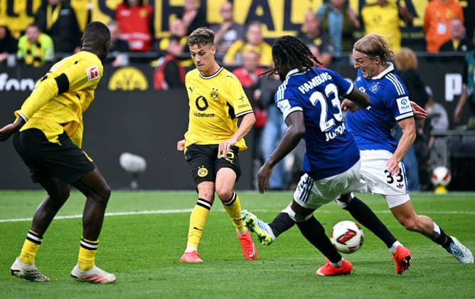 Dortmund, Germany, 1. Bundesliga, Matchday 1, Signal Iduna Park Dortmund, Bor. Dortmund vs Hamburger SV; Giannis Konstantelias (BVB) scores the goal to make it 2:0. *** Dortmund, Germany, Bundesliga 1, Matchday 1, Signal Iduna Park, Dortmund, Borussia Dortmund vs. Hamburger SV; Giannis Konstantelias scores for BVB to make it 2–0