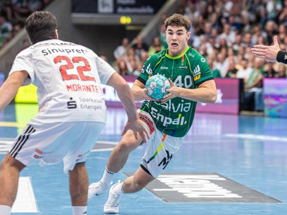 Elias Newel (Frisch Auf Goeppingen, 40) mit Tempo am Ball, Frisch Auf Goeppingen vs. HC Erlangen, Handball, 1. Bundesliga, Herren, Spielzeit 2026 2027, 29.08.2026, Frisch Auf Goeppingen vs. HC Erlangen, Handball, 1. Bundesliga, Herren, Spielzeit 2026 2027, 29.08.2026 Goeppingen Copyright: xEibner-Pressefoto MichaelxSchmidx EP_MST