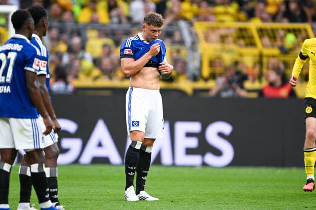 1. Bundesliga 26 27 - Borussia Dortmund - Hamburger SV am 29.08.2026 an der Bremer Brücke in Osnabrück Nicolai Remberg (Hamburg) unzufrieden, enttäuscht, enttaeuscht, niedergeschlagen. *** 1 Bundesliga 26 27 Borussia Dortmund vs. Hamburger SV on August 29, 2026, at Bremer Brücke in Osnabrück Nicolai Remberg Hamburg: dissatisfied, disappointed, disheartened, dejected MT
