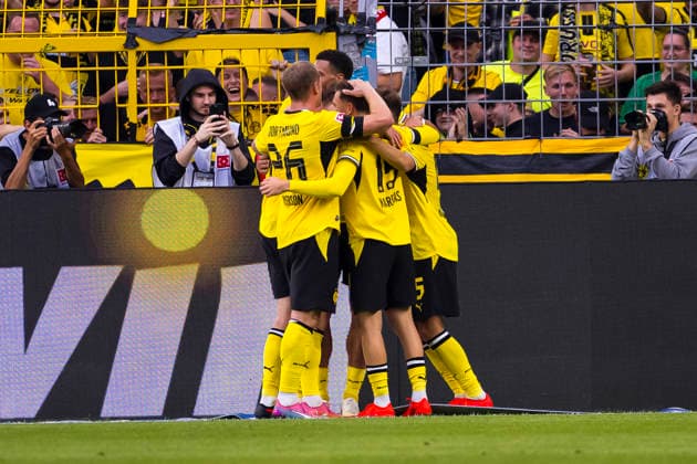 29.08.2026, Fussball, 1 Spieltag der 1. Fussball Bundesliga, Borussia Dortmund - Hamburger SV. Die Spieler des BVB bejubeln das Tor zum 2:0 durch Giannis Konstantelias (Borussia Dortmund). Dortmund Signal Iduna Park NRW Deutschland xRHR-FOTO DEx *** August 29, 2026, Soccer, Matchday 1 of the 1. Bundesliga, Borussia Dortmund vs. Hamburger SV. BVB players celebrate Giannis Konstantelias s goal to make it 2–0. Borussia Dortmund, Signal Iduna Park, North Rhine-Westphalia, Germany. xRHR PHOTO DEx Copyright: DennisxEwert RHR-FOTOx RHR-FOTO DE
