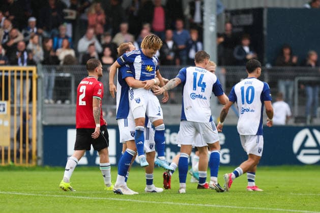 29.08.2026, Fussball, Herren, Regionalliga Nord, 6. Spieltag, BSV Kickers Emden - Hannover 96 II Torjubel zum 1:0 durch Toshiaki Miyamoto (blau 3 BSV Kickers Emden)