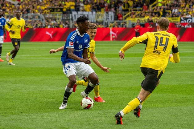 Angriff durch Albert Sambi Lokonga (Hamburger SV, 06), GER BVB Borussia Dortmund 09 vs. Hamburger SV, Fussball, Bundesliga, Spieltag 01, Saison 2026 2027, 29.09.2026 DFB DFL REGULATIONS PROHIBIT ANY USE OF PHOTOGRAPHS AS IMAGE SEQUENCES AND OR QUASI-VIDEO, GER BVB Borussia Dortmund 09 vs. Hamburger SV, Fussball, Bundesliga, Spieltag 01, Saison 2026 2027, 29.09.2026 Dortmund *** Attack by Albert Sambi Lokonga, Hamburger SV, 06, GER BVB Borussia Dortmund 09 vs. Hamburger SV, Soccer, Bundesliga, Matchday 01, 2026–2027 Season, September 29, 2026 DFB DFL regulations prohibit any use of photographs as image sequences and or quasi-video, GER BVB Borussia Dortmund 09 vs. Hamburger SV, soccer, Bundesliga, Matchday 01, 2026–2027 season, September 29, 2026, Dortmund Copyright: xEibner-Pressefoto FabianxFriesex EP_FFE