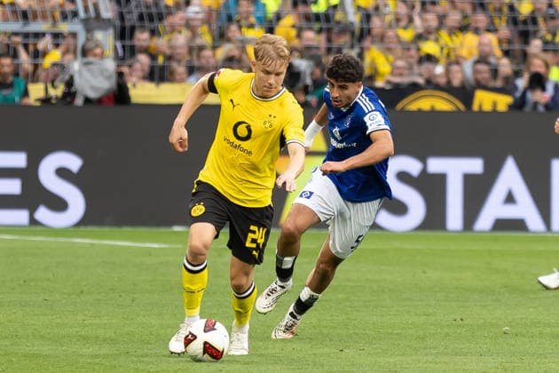 Dortmund, Deutschland 29. August 2026: 1. BL - 2026 2027 - Sp. 1 - Borussia Dortmund gegen Hamburger SV Im Bild: v. li. im Zweikampf Daniel Svensson (BVB) und Martin Adeline (HSV) DFL DFB regulations prohibit any use of photographs as image sequences and or quasi-video. Signal Iduna Park Nordrhein Westfalen *** Dortmund, Germany August 29, 2026 Bundesliga 2026–2027, Matchday 1: Borussia Dortmund vs. Hamburger SV. Pictured, from left, in a tackle: Daniel Svensson (BVB) and Martin Adeline (HSV). DFL and DFB regulations prohibit any use of photographs as image sequences and or quasi-video. Signal Iduna Park, North Rhine-Westphaliaphalia Copyright: xFotostandx xZeisingx