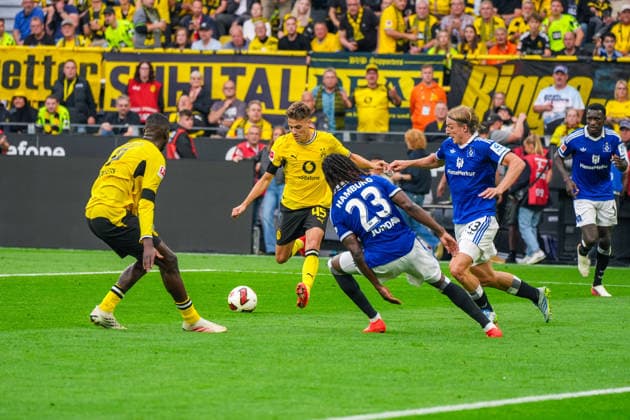 Tor zum 2:0 für Borussia Dortmund durch Giannis Konstantelias (Borussia Dortmund, 45), Torschuss, Deutschland: Fussball, Bundesliga, Saison 2026 27, 1. Spieltag, 29.08.2026, Borussia Dortmund vs Hamburger SV, Signal-Iduna-Park (Dortmund, Nordrhein-Westfalen) *** Borussia Dortmund s second goal scored by Giannis Konstantelias, Borussia Dortmund, 45, shot on goal, German soccer, Bundesliga, 2026–27 season, Matchday 1, August 29, 2026, Borussia Dortmund vs. Hamburger SV, Signal Iduna Park, Dortmund, North Rhine-Westphalia Copyright: xLeonxFrickx