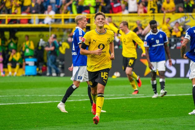 Tor zum 2:0 für Borussia Dortmund durch Giannis Konstantelias (Borussia Dortmund, 45), Torjubel, Jubel, Freude, Emotionen, Deutschland: Fussball, Bundesliga, Saison 2026 27, 1. Spieltag, 29.08.2026, Borussia Dortmund vs Hamburger SV, Signal-Iduna-Park (Dortmund, Nordrhein-Westfalen) *** Borussia Dortmund scores the second goal, 2–0, by Giannis Konstantelias. Borussia Dortmund, 45, goal celebration, cheers, joy, emotions, German soccer, Bundesliga, 2026–27 season, Matchday 1, August 29, 2026, Borussia Dortmund vs. Hamburger SV, Signal Iduna Park, Dortmund, North Rhine-Westphalia Copyright: xLeonxFrickx