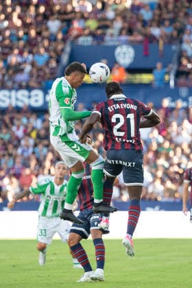 August 29, 2026, Valencia, Alicante, Spain: VALENCIA, SPAIN - AUGUST 29: 21 ETTA EYONG fight the aerial ball with 18 NELSON DEOSSA during the match between Levante UD and Real Betis, from LaLiga EASports, matchweek 3, disputed at the Ciutat de Valencia, Valencia Valencia Spain - ZUMAc290 20260829_zsp_c290_045 Copyright: xJordixCantox