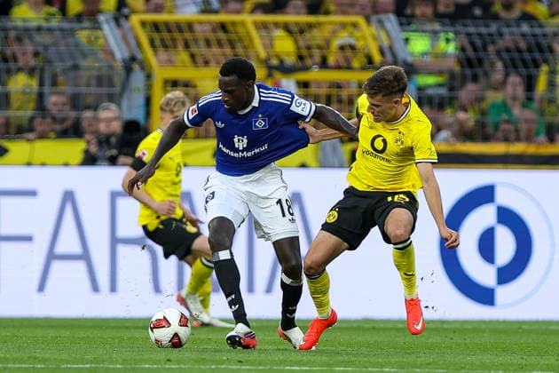 29.08.2026, GER, Fussball, Herren, Bundesliga , Saison 2026 2027, Borussia Dortmund - Hamburger SV Bakery Jatta (HSV) und Giannis Konstantelias (BVB) im Kampf um den Ball Dortmund Signal-Iduna Park Nordrhein-Westfalen Deutschland *** August 29, 2026, GER, Soccer, Men s, Bundesliga, 2026–2027 Season, Borussia Dortmund vs. Hamburger SV: Bakery Jatta (HSV) and Giannis Konstantelias (BVB) battle for the ball at Signal Iduna Park in Dortmund, North Rhine-Westphalia, Germany Copyright: xAdrianxSchlüterx
