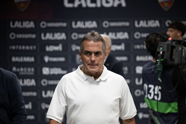 ESP: LaLiga EA Sports UD Levante v Real Betis arriving at the stadium before LaLiga EA Sports, between UD Levante v Real Betis played at Ciudad de Valencia Stadium in Valencia on August 29, 2026 in Spain; Valencia Spain Futbol Copyright: xAgenciaxLOFx