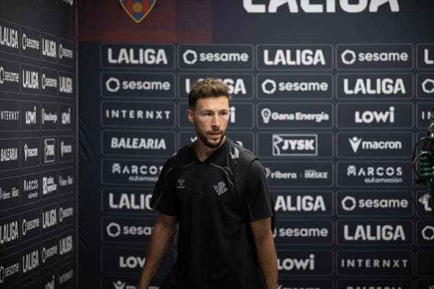 ESP: LaLiga EA Sports UD Levante v Real Betis arriving at the stadium before LaLiga EA Sports, between UD Levante v Real Betis played at Ciudad de Valencia Stadium in Valencia on August 29, 2026 in Spain; Valencia Spain Futbol Copyright: xAgenciaxLOFx