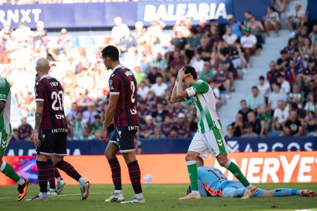 ESP: LaLiga EA Sports UD Levante v Real Betis Marc Bartra Aregall of Real Betis during LaLiga EA Sports, between UD Levante v Real Betis played at Ciudad de Valencia Stadium in Valencia on August 29, 2026 in Spain; Valencia Spain Futbol Copyright: xAgenciaxLOFx