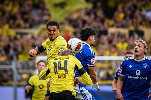 Fußball I Saison 2026-2027 I Bundesliga I 1. Spieltag I Borussia Dortmund - Hamburger SV I 29.08.2026 Felix Nmecha (8, Borussia Dortmund), Maximilian Beier (14, Borussia Dortmund), Martin Adeline (5, Hamburger SV) Dortmund Signal-Iduna-Park Nordrhein-Westfalen Deutschland *** Soccer 2026–2027 Season Bundesliga Matchday 1 Borussia Dortmund vs. Hamburger SV August 29, 2026 Felix Nmecha 8, Borussia Dortmund, Maximilian Beier 14, Borussia Dortmund, Martin Adeline 5, Hamburger SV, Dortmund, Signal Iduna Park, North Rhine-Westphalia, Germany Copyright: xLobecax xHenningxRohlfsx
