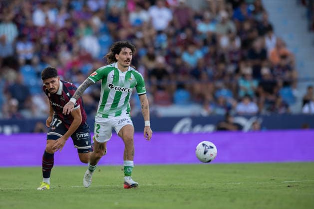 ESP: LaLiga EA Sports UD Levante v Real Betis Hector Bellerin of Real Betis during LaLiga EA Sports, between UD Levante v Real Betis played at Ciudad de Valencia Stadium in Valencia on August 29, 2026 in Spain; Valencia Spain Futbol Copyright: xAgenciaxLOFx