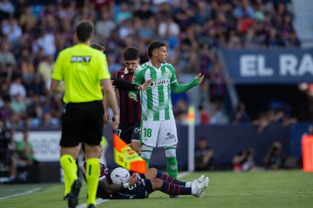 ESP: LaLiga EA Sports UD Levante v Real Betis Hugo Sotelo of Levante and Nelson Alexander Deossa Suarez of Real Betis during LaLiga EA Sports, between UD Levante v Real Betis played at Ciudad de Valencia Stadium in Valencia on August 29, 2026 in Spain; Valencia Spain Futbol Copyright: xAgenciaxLOFx