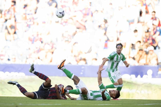 ESP: LaLiga EA Sports UD Levante v Real Betis Cucho Hernandez of Real Betis during LaLiga EA Sports, between UD Levante v Real Betis played at Ciudad de Valencia Stadium in Valencia on August 29, 2026 in Spain; Valencia Spain Futbol Copyright: xAgenciaxLOFx