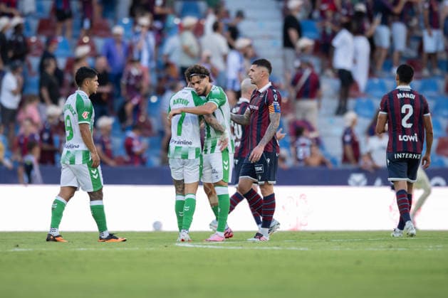 ESP: LaLiga EA Sports UD Levante v Real Betis Antony Matheus Dos Santos of Real Betis and Abdessamad Ezzalzouli of Real Betis during LaLiga EA Sports, between UD Levante v Real Betis played at Ciudad de Valencia Stadium in Valencia on August 29, 2026 in Spain; Valencia Spain Futbol Copyright: xAgenciaxLOFx