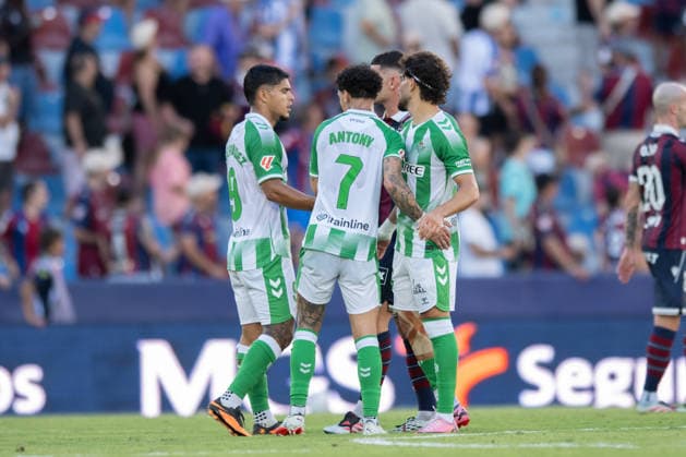 ESP: LaLiga EA Sports UD Levante v Real Betis Antony Matheus Dos Santos of Real Betis , Abdessamad Ezzalzouli of Real Betis and Cucho Hernandez of Real Betis during LaLiga EA Sports, between UD Levante v Real Betis played at Ciudad de Valencia Stadium in Valencia on August 29, 2026 in Spain; Valencia Spain Futbol Copyright: xAgenciaxLOFx