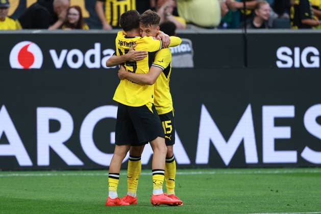 1. Bundesliga - Borussia Dortmund - Hamburger SV am 29.08.2026 im Signal Iduna Park in Dortmund Jubel, Torjubel, Torschuetze, Torschütze Giannis Konstantelias (Dortmund 45) jubelt nach seinem Tor zum 2 zu 0 mit Konstantinos Karetsas (Dortmund 19) *** 1 Bundesliga: Borussia Dortmund vs. Hamburger SV on August 29, 2026, at Signal Iduna Park in Dortmund—celebrations, goal celebrations, goal scorers, Giannis Konstantelias (Dortmund 45) celebrating his goal to make it 2–0 with Konstantinos Karetsas (Dortmund 19) MH