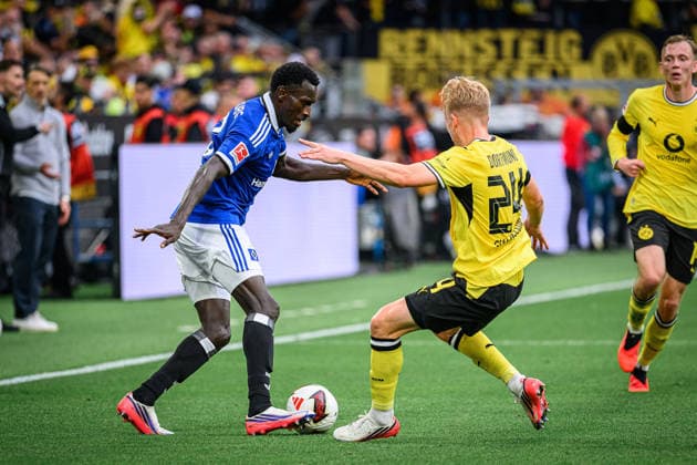 Fußball I Saison 2026-2027 I Bundesliga I 1. Spieltag I Borussia Dortmund - Hamburger SV I 29.08.2026 Bakery Jatta (18, Hamburger SV), Daniel Svensson (24, Borussia Dortmund) Dortmund Signal-Iduna-Park Nordrhein-Westfalen Deutschland *** Soccer 2026–2027 Season Bundesliga Matchday 1 Borussia Dortmund vs. Hamburger SV August 29, 2026 Bakery Jatta 18, Hamburger SV; Daniel Svensson 24, Borussia Dortmund Dortmund, Signal Iduna Park, North Rhine-Westphalia, Germany Copyright: xLobecax xHenningxRohlfsx