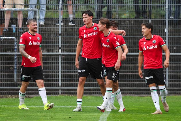 29.08.2026, Fussball, Herren, Regionalliga Nord, 6. Spieltag, BSV Kickers Emden - Hannover 96 II Torjubel zum 1:1 durch Tim Antonius Laurent van den Heuvel (24 Hannover 96 II)