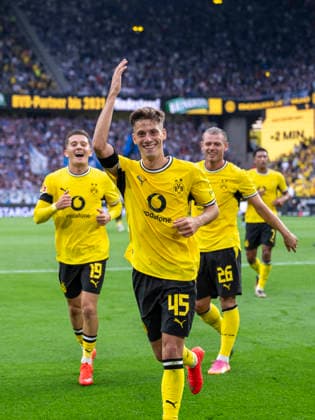 29.08.2026: Fußball, 1. Bundesliga: Borussia Dortmund - Hamburger SV, im Signal-Iduna-Park. Giannis Konstantelias (Borussia Dortmund) jubelt nach seinem Tor zum 2:0. WICHTIGER HINWEIS: Gemäß den Vorgaben der DFL und des DFB ist es untersagt, in dem Stadion und oder vom Spiel angefertigte Fotoaufnahmen in Form von Sequenzbildern und oder videoähnlichen Fotostrecken zu verwerten bzw. verwerten zu lassen. *** August 29, 2026 Soccer, Bundesliga 1: Borussia Dortmund vs. Hamburger SV, at Signal Iduna Park. Giannis Konstantelias of Borussia Dortmund celebrates after scoring the goal that made it 2–0. IMPORTANT NOTICE: In accordance with DFL and DFB regulations, it is prohibited to use or allow the use of photographs taken in the stadium and or during the game in the form of sequential images and or video-like photo series Copyright: xDavidxInderliedx