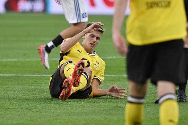 Verletzung Giannis Konstantelias (Borussia Dortmund) 29.08.2026, Fussball 1. Bundesliga, Saison 2026 2027, 1. Spieltag, Borussia Dortmund - Hamburger SV DFL regulations prohibit any use of photographs as image sequences and or quasi-video Dortmund Signal Iduna Park Nordrhein Westfalen Deutschland *** Giannis Konstantelias Injury, Borussia Dortmund, August 29, 2026, Soccer, Bundesliga 1, 2026–2027 Season, Matchday 1, Borussia Dortmund vs. Hamburger SV. DFL regulations prohibit any use of photographs as image sequences and or quasi-video. Dortmund, Signal Iduna Park, North Rhine-Westphalia, Germany Team2
