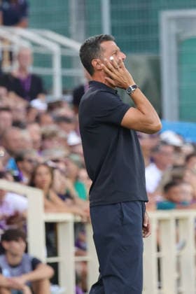 ACF Fiorentina v Frosinone Calcio - Campionato Serie A Head Coach Fabio Grosso of ACF Fiorentina gestures during the Italian Serie A football match between ACF Fiorentina and Frosinone Calcio , on August 29 ,2026 at the Artemio-Franchi stadium in Florence. Firenze FI Italy  Copyright: xAndreaxMartinix originalFilename:martini-acffiore260829_np4qq.jpg
