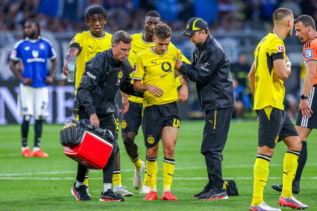 2026.08.29, xkwix, Fußball, Bundesliga, Borussia Dortmund - Hamburger SV, Signal Iduna Park, 1.Spieltag, Saison 2026 2027: Giannis Konstantelias (Borussia Dortmund 45) wird vom platz getragen nach Verletzung DFB regulations prohibit any use of photographs as image sequences and or quasi-video. Photo: xKamilxWilkowskixPressefotoKochx Nordrhein-Westfalen Deutschland *** August 29, 2026, xkwix, Soccer, Bundesliga, Borussia Dortmund vs. Hamburger SV, Signal Iduna Park, Matchday 1, 2026–2027 Season: Giannis Konstantelias of Borussia Dortmund (No. 45) is carried off the field after an injury. DFB regulations prohibit any use of photographs as image sequences and or quasi-video. Photo: xKamilxWilkowskixPressefotoKochx, North Rhine-Westphalia, Germany