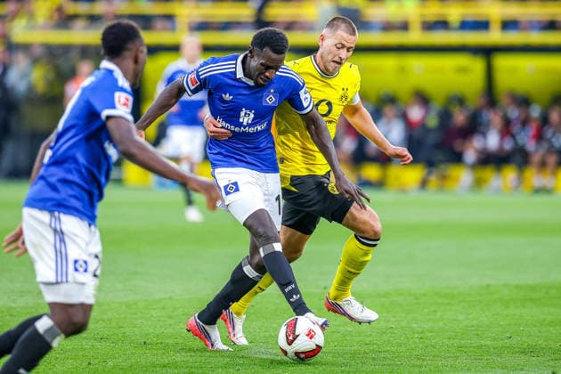 2026.08.29, xkwix, Fußball, Bundesliga, Borussia Dortmund - Hamburger SV, Signal Iduna Park, 1.Spieltag, Saison 2026 2027: Bakery Jatta (Hamburger SV 18) im Zweikampf gegen Waldemar Anton (Borussia Dortmund 3) DFB regulations prohibit any use of photographs as image sequences and or quasi-video. Photo: xKamilxWilkowskixPressefotoKochx Nordrhein-Westfalen Deutschland *** August 29, 2026, xkwix, Soccer, Bundesliga, Borussia Dortmund vs. Hamburger SV, Signal Iduna Park, Matchday 1, 2026–2027 season: Bakery Jatta (Hamburger SV) 18 in a tackle against Waldemar Anton (Borussia Dortmund) 3. DFB regulations prohibit any use of photographs as image sequences and or quasi-video. Photo: xKamilxWilkowskixPressefotoKochx, North Rhine-Westphalia, Germany