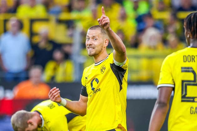 2026.08.29, xkwix, Fußball, Bundesliga, Borussia Dortmund - Hamburger SV, Signal Iduna Park, 1.Spieltag, Saison 2026 2027: Waldemar Anton (Borussia Dortmund 3) mit warnemden Blick und Geste DFB regulations prohibit any use of photographs as image sequences and or quasi-video. Photo: xKamilxWilkowskixPressefotoKochx Nordrhein-Westfalen Deutschland *** August 29, 2026, xkwix, Soccer, Bundesliga, Borussia Dortmund vs. Hamburger SV, Signal Iduna Park, Matchday 1, 2026–2027 season, Waldemar Anton, Borussia Dortmund 3, with a warning look and gesture. DFB regulations prohibit any use of photographs as image sequences and or quasi-video. Photo: xKamilxWilkowskixPressefotoKochx, North Rhine-Westphalia, Germany