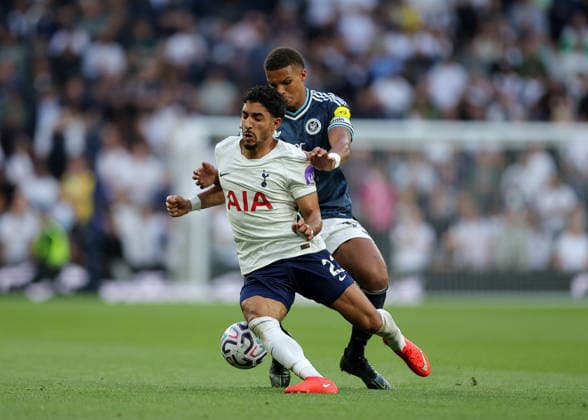 29th August 2026; Tottenham Hotspur Stadium, London, England; Premier League Football, Tottenham Hotspur versus Newcastle United; Omar Marmoush of Tottenham Hotspur under pressure from Malick Thiaw of Newcastle United JohnxPatrickxFletcher
