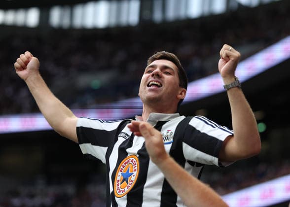 29th August 2026; Tottenham Hotspur Stadium, London, England; Premier League Football, Tottenham Hotspur versus Newcastle United; Newcastle United fan celebrates after Anthony Elanga of Newcastle United scored his sides 1st goal in the 62nd minute to make it 0-1 JohnxPatrickxFletcher