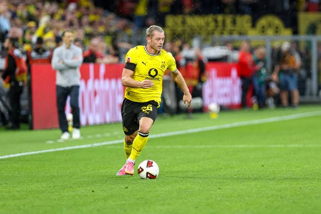 29.08.2026, GER, Fussball, Herren, Bundesliga , Saison 2026 2027, Borussia Dortmund - Hamburger SV Julian Ryerson (BVB) in Aktion am Ball, Einzelaktion Dortmund Signal-Iduna Park Nordrhein-Westfalen Deutschland *** August 29, 2026, GER, Soccer, Men s, Bundesliga, 2026–2027 Season, Borussia Dortmund vs. Hamburger SV, Julian Ryerson, BVB in action with the ball, individual play, Dortmund, Signal Iduna Park, North Rhine-Westphalia, Germany Copyright: xAdrianxSchlüterx