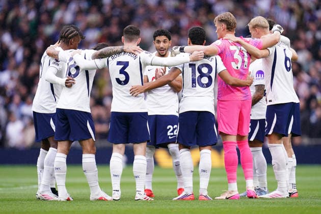 Tottenham Hotspur v Newcastle United - Premier League 2026 27 Tottenham players huddle during the Premier League match between Tottenham Hotspur and Newcastle United at Tottenham Hotspur Stadium in London, United Kingdom, on August 29, 2026. London United Kingdom  Copyright: xNewsxImagesx originalFilename:cosgrove-premierl260829_npe7Y.jpg