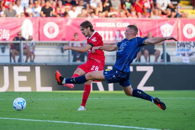 IPA87904987 - Andrea Colpani (AC Monza) scores a goal during the AC Monza vs. Udinese Calcio Serie A soccer match in Monza, Italy, on August 29, 2026  Copyright: xLucaxRossini IPAxSportx xx 87904987